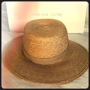 Janessa Leonè Calla Light Pink Mini
Medium / Pink